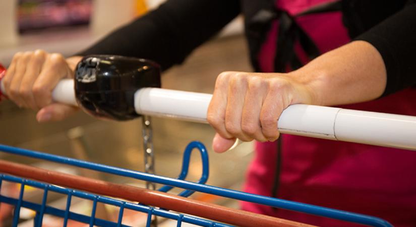 Zseniális trükkel tudod kinyitni a bevásárlókocsit, ha nincs nálad apró