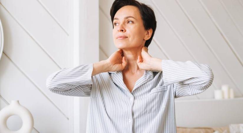 Feszesít és megemel, teljesen ingyen: az arcra és a nyakra hat ez a gyakorlatsor