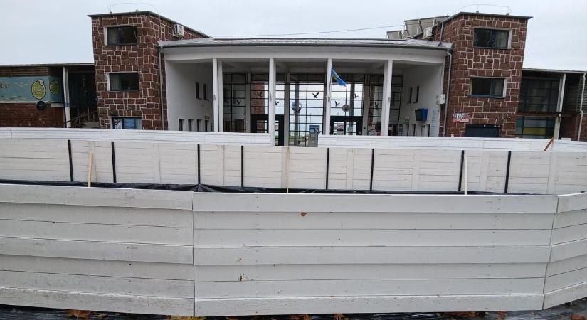 Készül a balatonalmádi jégpálya, mutatjuk, hogyan állnak a munkálatokkal ( fotók)