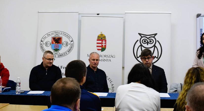 Továbbképzésen vettek részt a 20 Genius Kézilabda Tehetségpont edzői