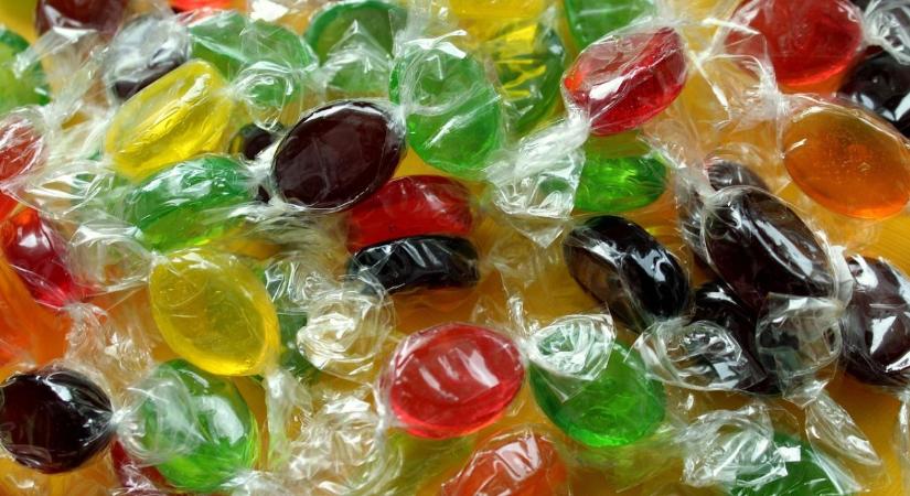 Változnak az élelmiszer-színezékekre és aflatoxinokra vonatkozó előírások