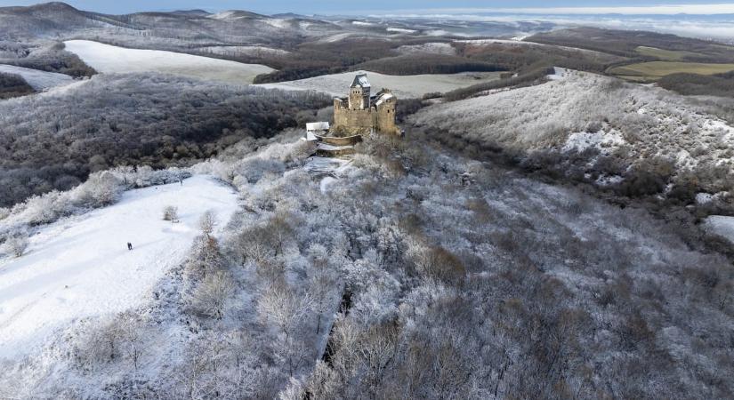 Elmaradt a hókáosz, de a MÁV-nál vannak gondok, hétfő reggel pedig kemény fagy jön