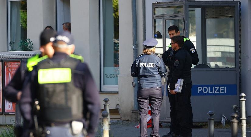 Turista torkát vágta át Berlinben, majd felkiáltott: „Allahu Akbar”