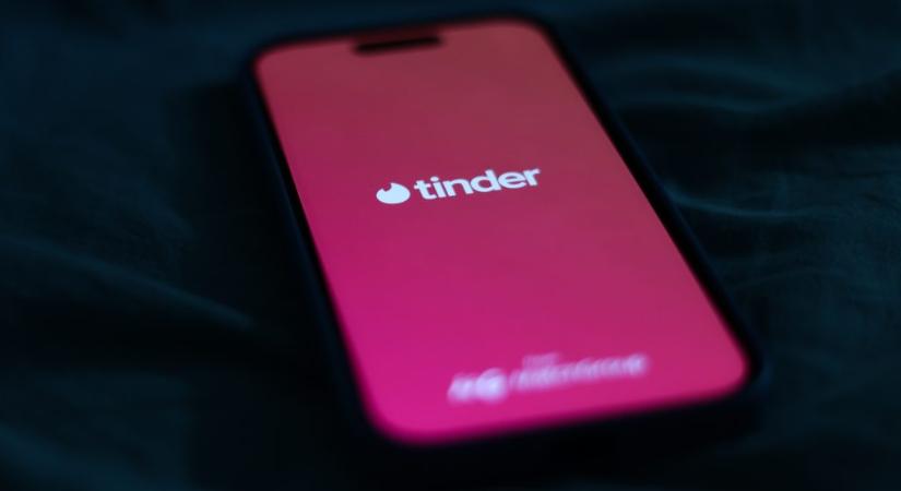 Közel 100 millió forintot csalt ki áldozataitól a brit Tinder-csaló