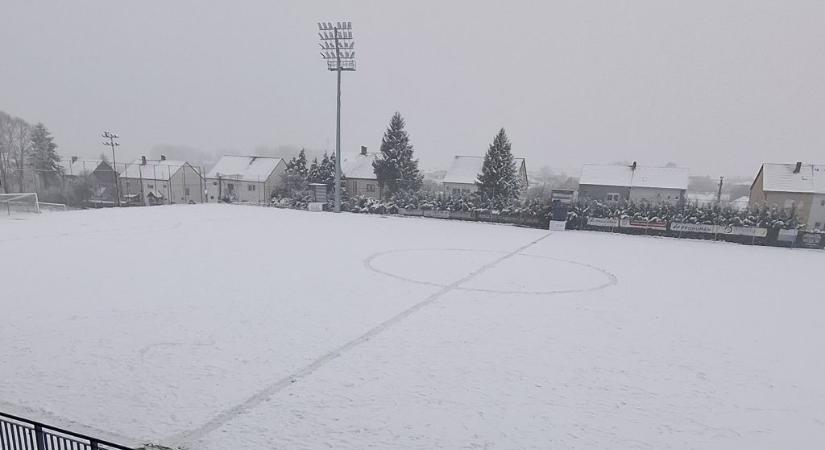 „Aki tud és teheti, kérjük, érkezzen hólapáttal” – az NB II-es csapat a szurkolók segítségét kéri, hogy le lehessen játszani a meccset