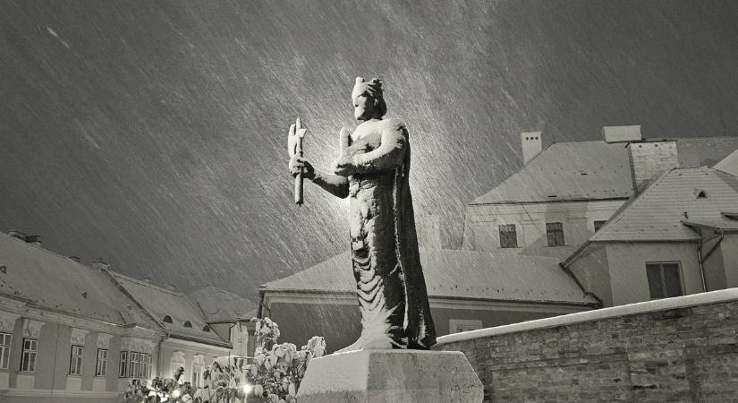 Elsőfokú riasztást adtak ki a hófúvásra Győr-Moson-Sopronban