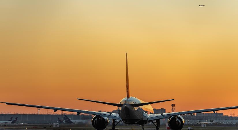 Lebénult a holland repülőtér, miután a hadsereg több drónt is kilőtt a közelben