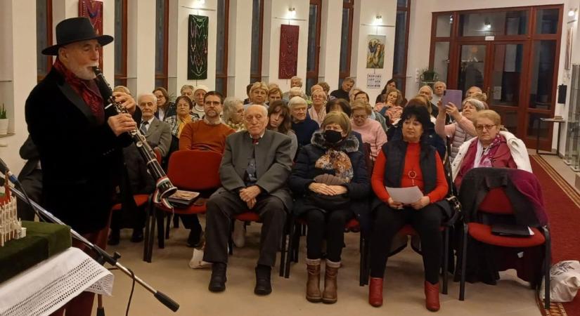 Szőcs Sarolta művész albuma és kiállítása