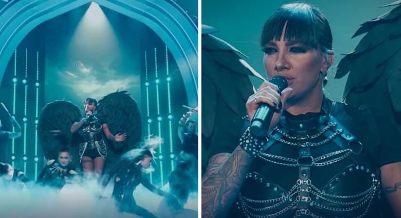 „Totova visszatért!” – Tóth Gabi hatalmas fekete szárnyakkal lépett fel a Megasztárban