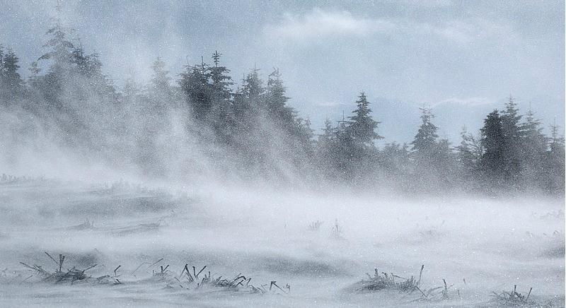 Ma a hófúvás, hétfőn már az ónos eső nehezíti a közlekedést, figyelmeztetnek