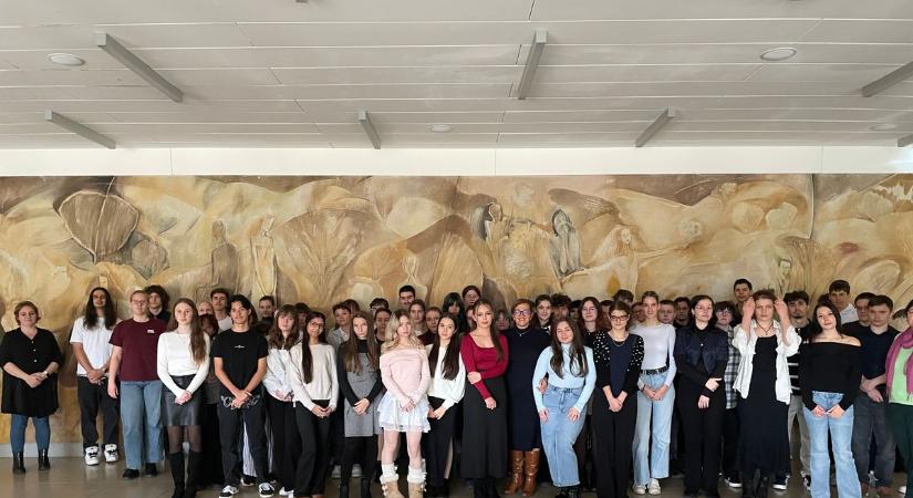 „Mi vagyunk a Grund” – Felejthetetlen élményt adott a Kaposvári Roxínház a diákoknak