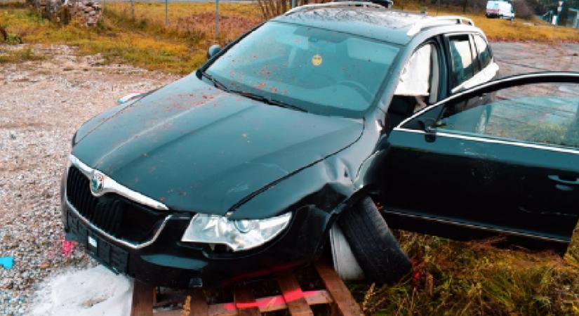 Hajszálon múlt a tragédia: részeg sofőr sodródott a buszmegálló felé (VIDEÓ)