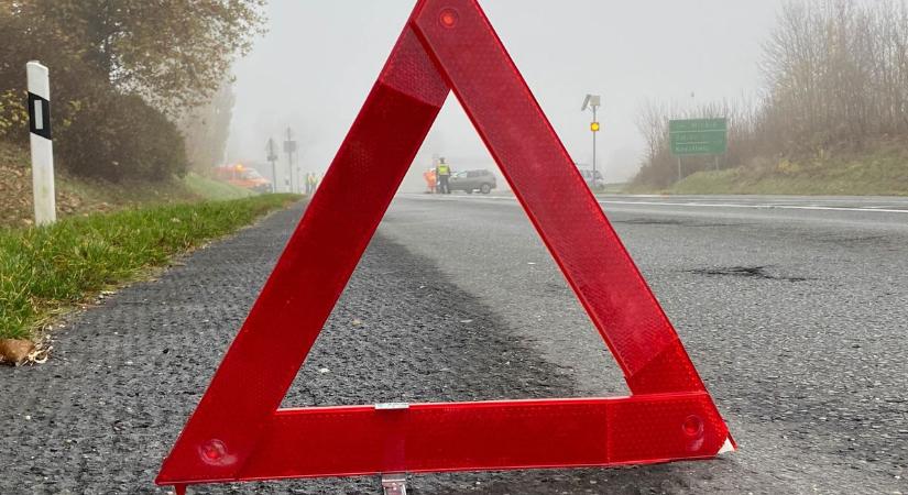 Újabb baleset! Kerítésnek ütközött egy autó a zalai településen
