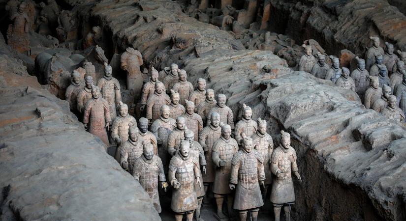 Irtózatos idegen tárgyat találtak a kínai agyaghadsereg alatt, óriási a kiterjedése