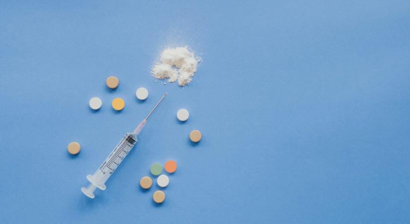 Cservenkai kábítószer-készítő és -forgalmazó bukott le