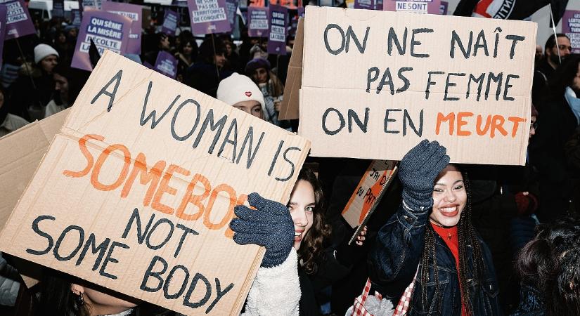 Felforrt a hangulat Franciaországban: tízezrek vonultak utcára a követeléseikkel