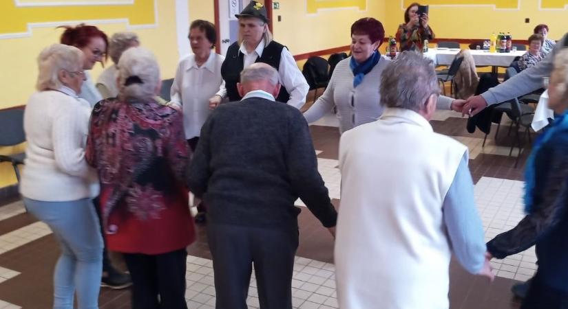 Sztárfellépők és zenés est: nagy dobásra készül Szakály az Idősek Napján!