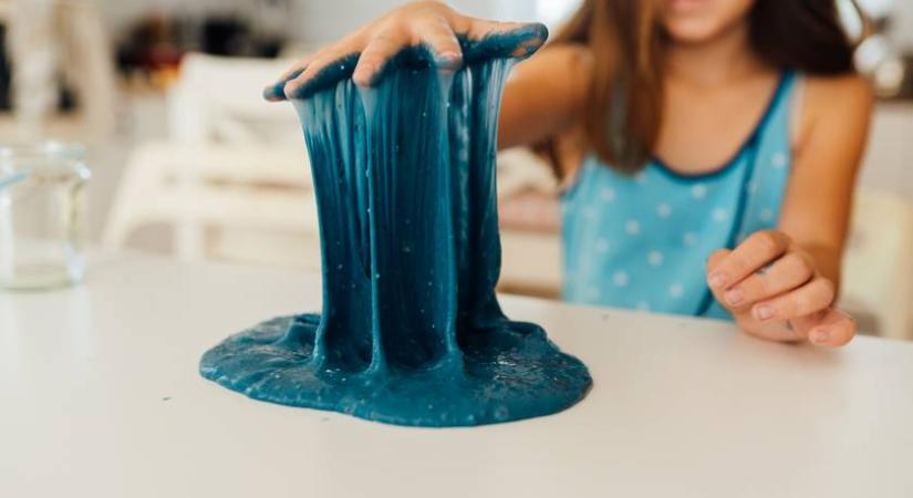 Egyperces slime készítése otthon gyerekeknek: biztonságos és nagyon szórakoztató
