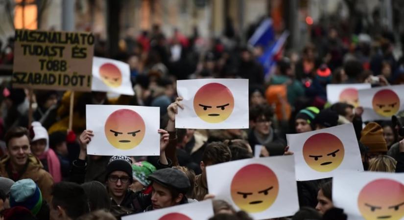 19 magyar városban robban ki tiltakozási hullám a propaganda ellen