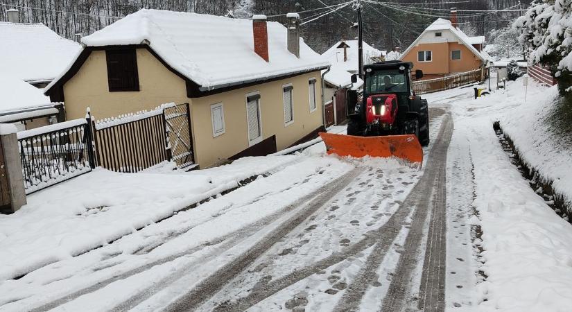 Vasárnapi hóhelyzet az utakon: megkérdeztük a közútkezelőt, mutatjuk a válaszukat