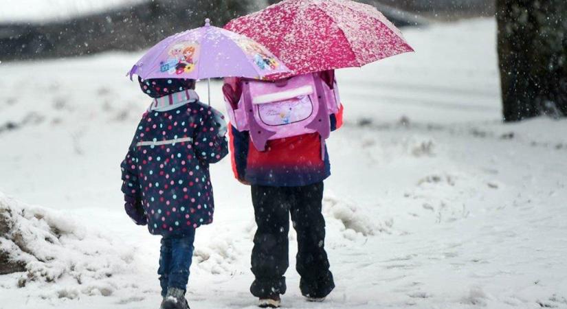 Az iskoláknak a vakáció elhalasztását és az oktatási folyamat ütemtervének módosítását javasolják