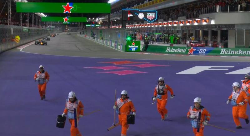 Miért nem volt (virtuális) biztonsági autó a bukótérben takarító sportbírók miatt?