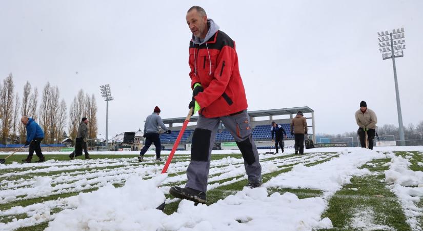 Szurkolók segítségével takarították le a kozármislenyi pályát