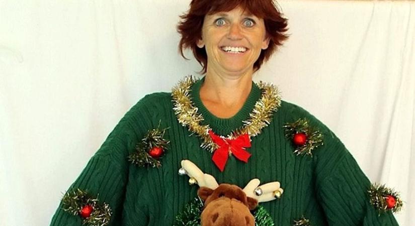 Rózsaszín plüsskoszorú, vécén ülő Mikulás – teljesen elszállt a karácsonyi divat?