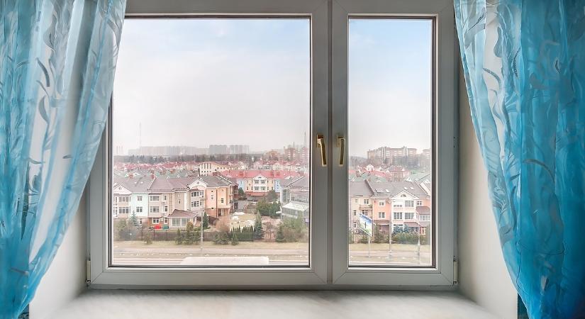 Kiesett az ablakon egy fiatal a füleki bálon, azonnal szörnyethalt