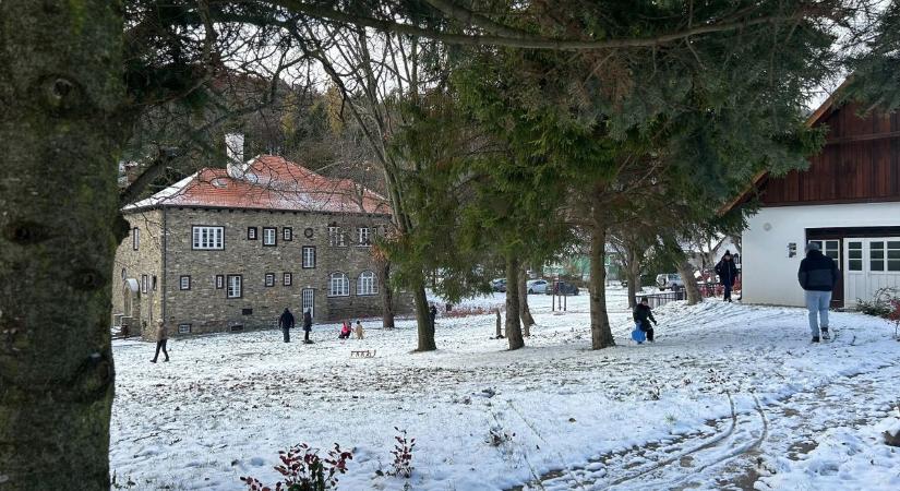 Téli idill Velemben: sokan szánkóznak, építenek hóembert - fotók