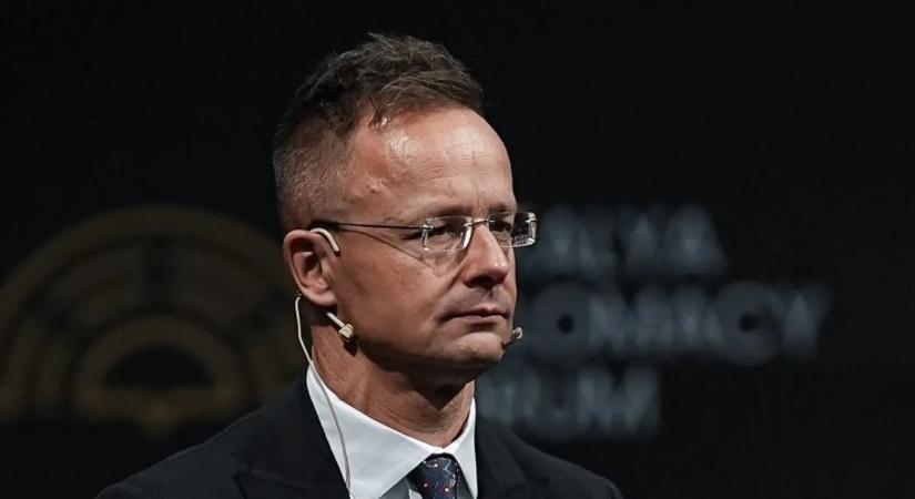 Szijjártó Péter: Nem engedjük, hogy a magyar emberek pénzét Ukrajnába küldjék egy korrupt rezsim finanszírozására