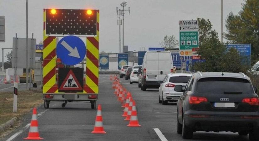 Menekültügyi rendőrök az osztrák határon