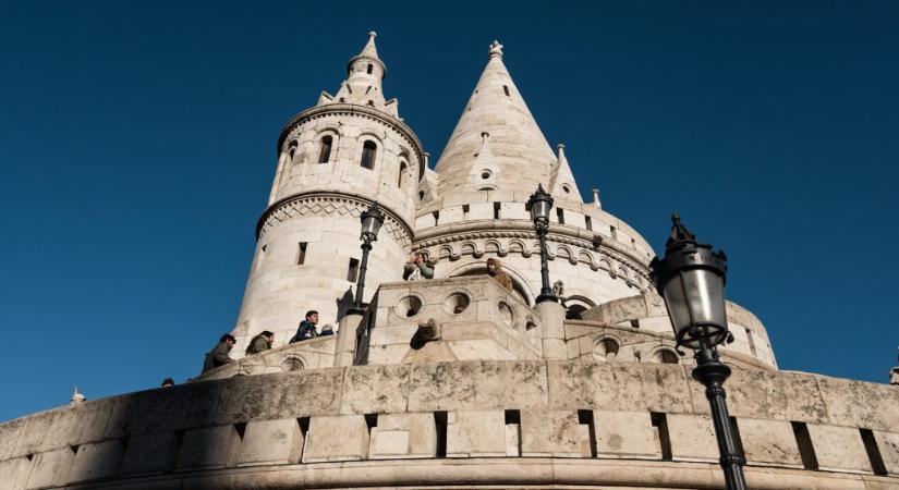 Kiderítenék, miért nem kértek négy éven át bérleti díjat a Halászbástya Étteremtől