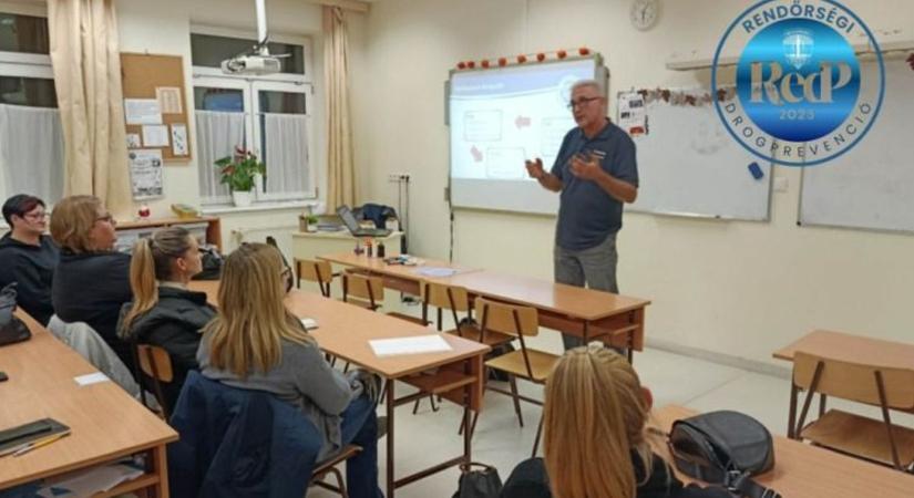 Drogprevenciós előadást tartottak szülőknek a Sopronkövesdi Általános Iskolában