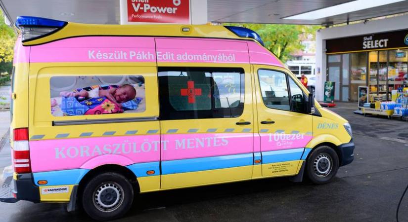 Ezért halad lépésben a koraszülött mentőautó