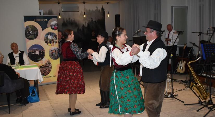 130 vendég, telt ház és vastaps – ekkora érdeklődés még a szervezőket is meglepte Dombóváron