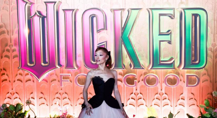 Kitiltották Szingapúrból a férfit, aki rárontott Ariane Grandéra