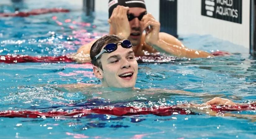 Kós Hubert igazi sztárparádéba csöppent, nem akárkivel fotózkodott