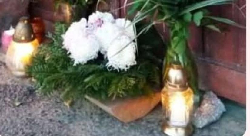 Mécsesek égnek Törőcsik Mari velemi házánál