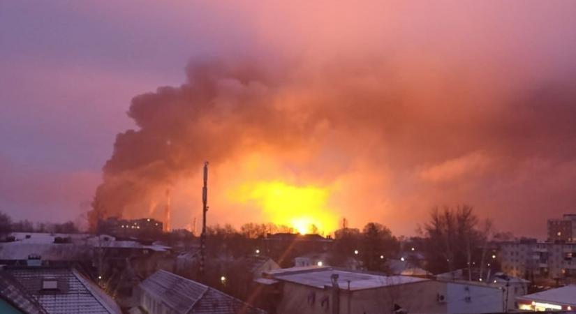 Dróntámadás Oroszország szívében: Lángokban áll a Moszkva melletti erőmű, mobil fűtést telepítenek  videó