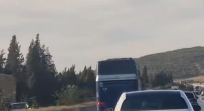 Mintha nem lenne holnap, úgy tépett 140-nel a busz, halálfélelmük volt az utasoknak