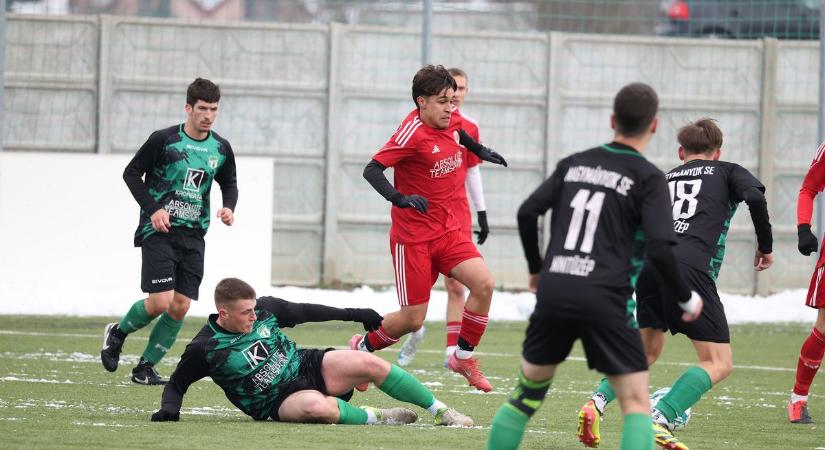 A játékosok is besegítettek a takarításban, három pont lett a jutalmuk (galéria)