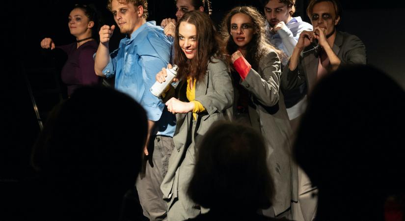 Költészet és a lázadás a posztoló világban