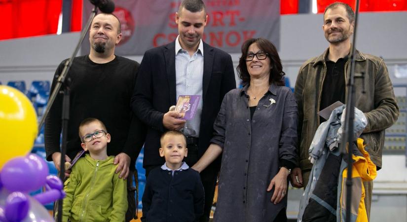 A koraszülött hősöket ünnepelték a lilába öltöztetett rendezvényen – fotók