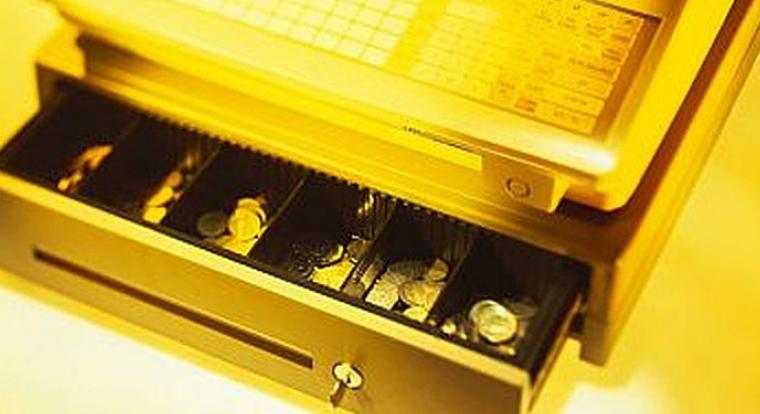 Technológiai trükközéssel sikkasztott 30 milliót egy boomer dohánybolti alkalmazott