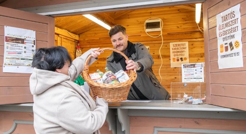 Adventi adománygyűjtés indult: A Szeretet Karácsonya faház várja a felajánlásokat (Videó)
