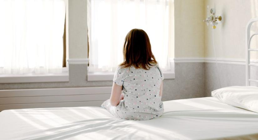 A túlsúlyos család kamerán keresztül figyelte a tinédzsert, akit majdnem halálra éheztettek