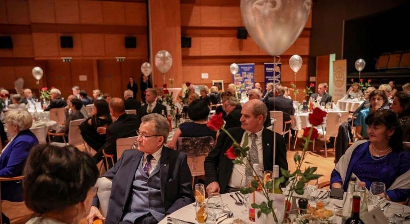 A Rotary Szekszárd jótékonysági hangversennyel indítja az adventet