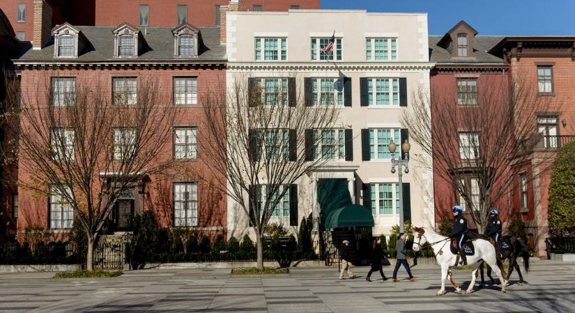 Korábban nem látott exkluzív videófelvétel került ki Orbán Viktor amerikai szállásáról – így érkezett meg a magyar delegáció a washingtoni vendégházba