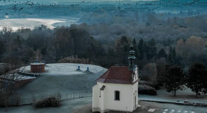 Káprázatos fotókon a Gerecséből leszálló köd: Tata környéke igazi mesevilág lett